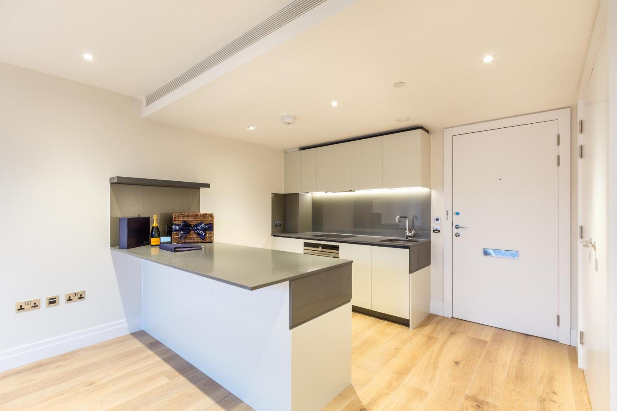 Studio Come 1 Bed Flat In Vauxhall Next To Battersea London Bagian luar foto